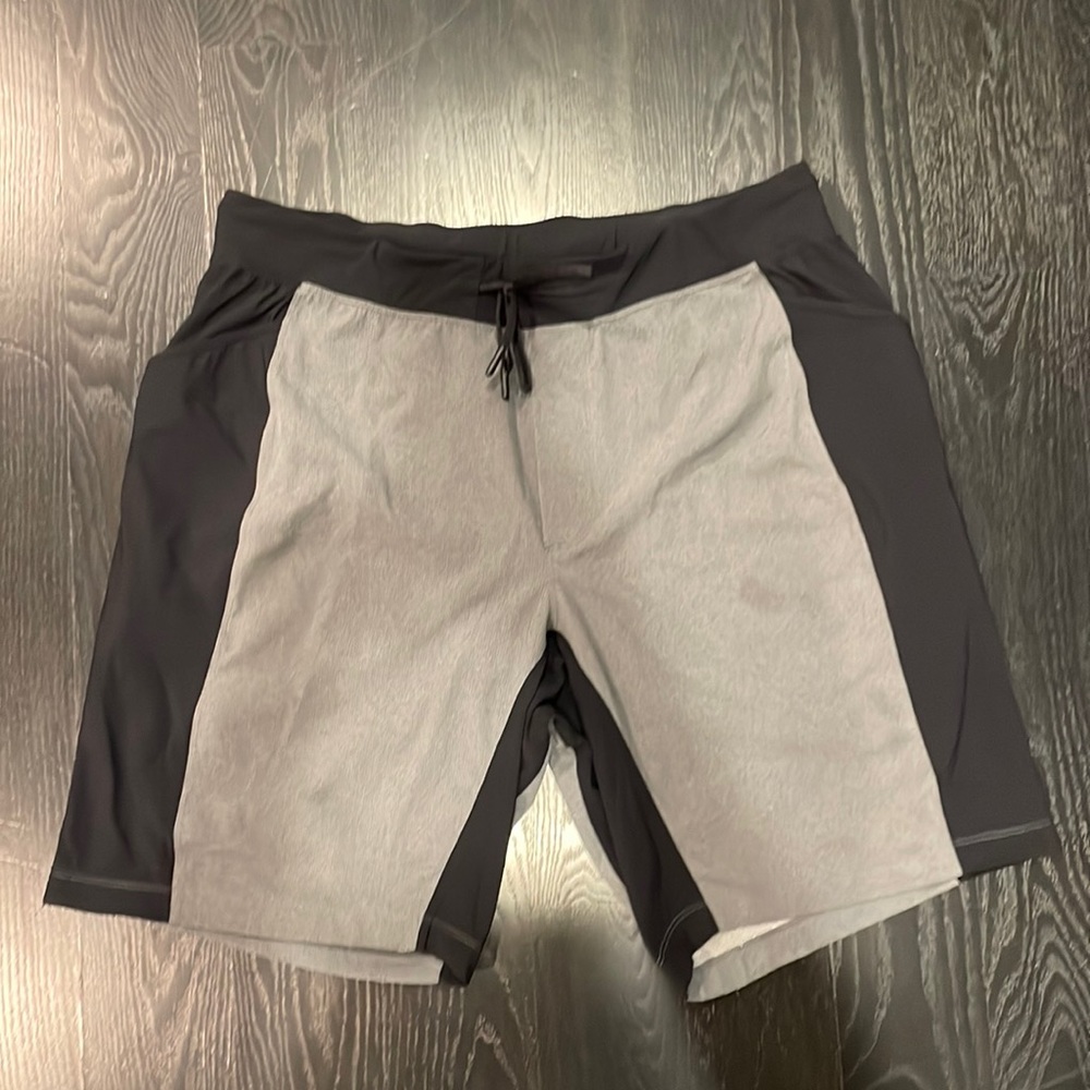 Lululemon men’s lined shorts, size XL.